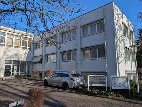 Südwestseite 1. OG mit Eingang im EG - 