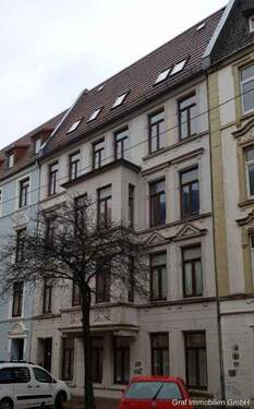 Front - Bezugsfreies Mehrfamilienhaus 4 Wohnungen auf 353 m² mit Potential im Alleinauftrag - VB