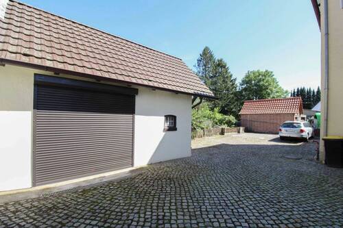 Garage und Innenhof - 
