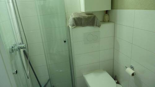 Gäste-WC mit Dusche - 