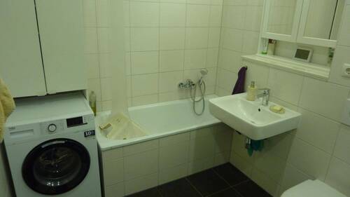 Vollbad mit Dusche im OG - 