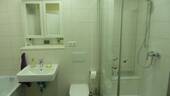 Vollbad mit Dusche im OG - 