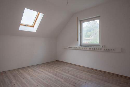 Arbeits-/Schlafzimmer - 