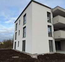 Erdgeschosswohnung mit großem Garten und Fernblick als Erstbezug ! - Gerolzhofen