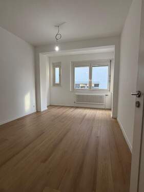 Bahnhofstr. Zimmer 1.jpg - 5 Zimmer Etagenwohnung in Nürtingen