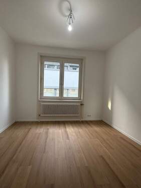 Bahnhofstr. Zimmer 2.jpg - Etagenwohnung mit 142,00 m&sup2; in Nürtingen zur Miete