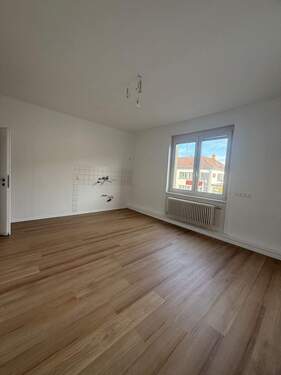 Bahnhofstr. Zimmer 4 Bild 1.jpg - 