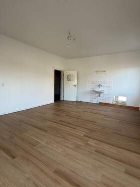 Bahnhofstr. Zimmer 5 Bild 1.jpg - 