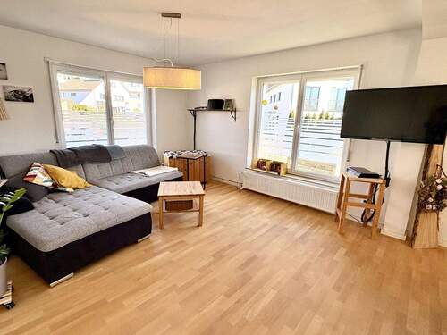 Wohnzimmer - 4 Zimmer Einfamilienhaus zum Kaufen in Bad Waldsee