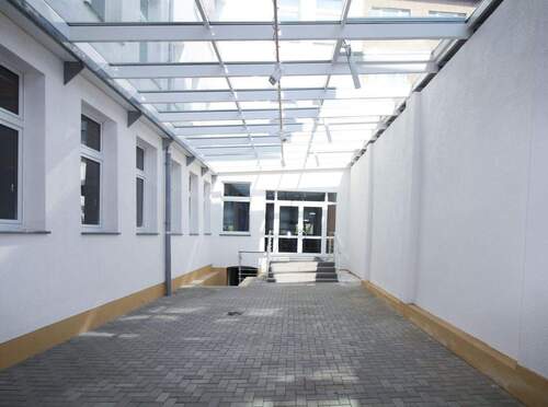 überdachter Eingangsbereich - Gewerbeobjekt (Büro, Produktion, Verkauf) zur Miete in Apolda