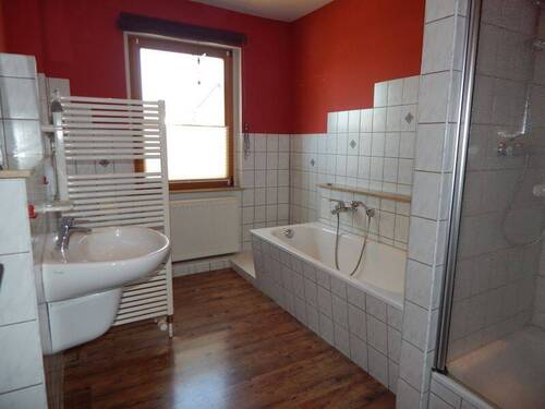 Bad im Obergeschoss - Mehrfamilienhaus, Wohnhaus mit 163,00 m&sup2; in Rüdersdorf OT Hennickendorf zum Kaufen