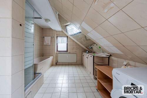 DG-Tageslicht Badezimmer - Einfamilienhaus mit 134,30 m&sup2; in Berlin zum Kaufen