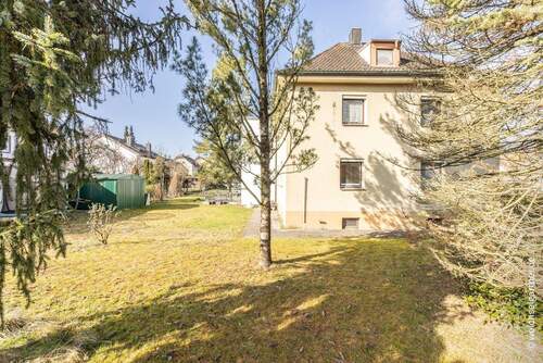 Blick auf die Ostseite - 6 Zimmer Doppelhaushälfte in München