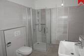 Badezimmer mit Dusche - 