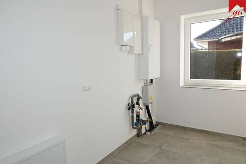 Hauswirtschaftsraum mit Waschmaschinenanschluss - 