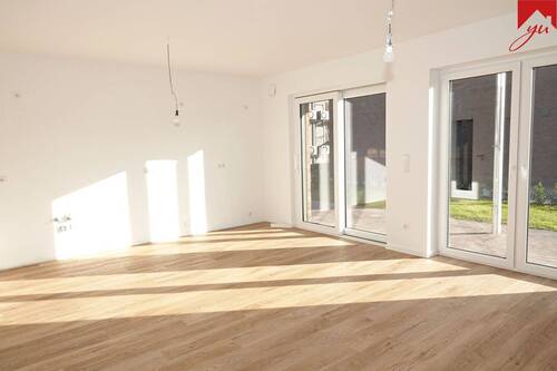 heller Wohn- und Essbereich mit Zugang zur Terrasse - 3 Zimmer Etagenwohnung zur Miete in Wiesmoor