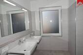 Badezimmer mit Fenster - 