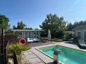 Pool mit Schwall - 