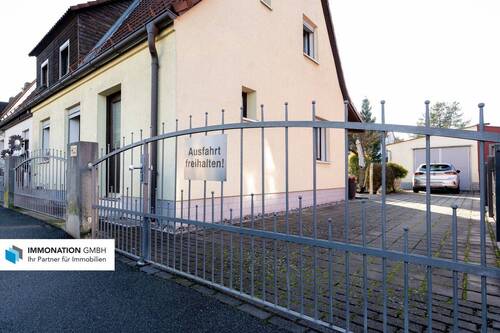 Einfahrt - 3 Zimmer Doppelhaushälfte zum Kaufen in Fürth