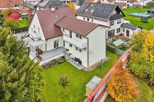 EFH Straubing Ansicht oben II - Straubing: Familienfreundliches Zweifamilienhaus mit Garten, Kamin und Garage
