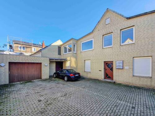 Innenhof und Garage - 