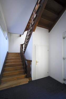 Wunderschönes Treppenhaus - 4 Zimmer Etagenwohnung zur Miete in Wiesbaden