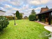 hinterer Gartenanteil - Frei stehendes 1-Fam-Haus mit Anlieger-Whg. auf großen und sonnigen Grundstück in ruhigem Villengebiet