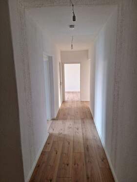 Flur - Etagenwohnung mit 61,40 m&sup2; in Dresden zur Miete