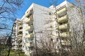 Hausansicht - Freie 3-Zi.-Wohnung, Balkon + herrlicher Aussicht, 5. OG, Personenaufzug, TG-Stellplatz