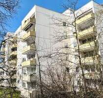 Freie 3-Zi.-Wohnung, Balkon + herrlicher Aussicht, 5. OG, Personenaufzug, TG-Stellplatz - Stuttgart Giebel