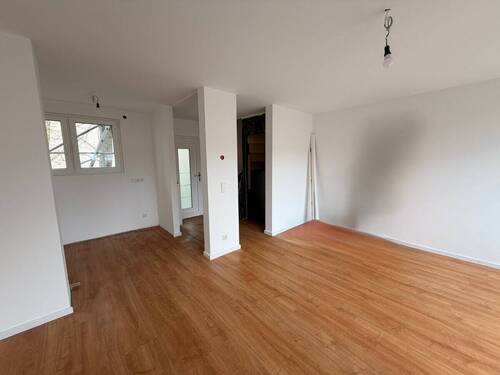 Offener Wohn- und Essbereich - 3 Zimmer Reihenendhaus zur Miete in Frankfurt am Main