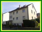 Haus - Straßenansicht
- gepflegtes Zweifamilienhaus in Hemmingen, frei, BJ 1961, ZH, sonnige Veranda, Garage und Abstellschuppen, schöner Garten