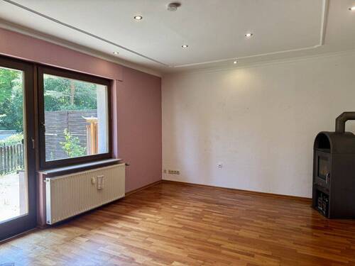 Wohnzimmer - 1 Zimmer Einfamilienhaus zum Kaufen in Bausendorf