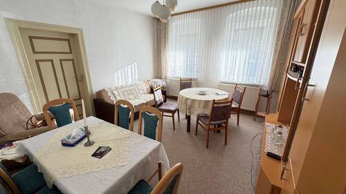 Ansichten von den Wohnzimmern - Mehrfamilienhaus, Wohnhaus mit 110,00 m² in Altkirchen zum Kaufen