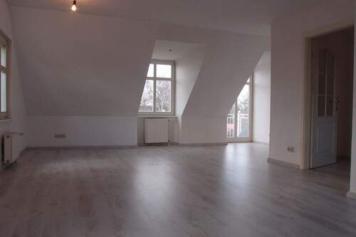 Wohnzim m Balkon - 3 Zimmer Etagenwohnung zur Miete in Mirow
