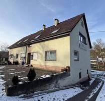 Zweifamilienhaus mit angrenzendem Baugrundstück in Trochtelfingen!