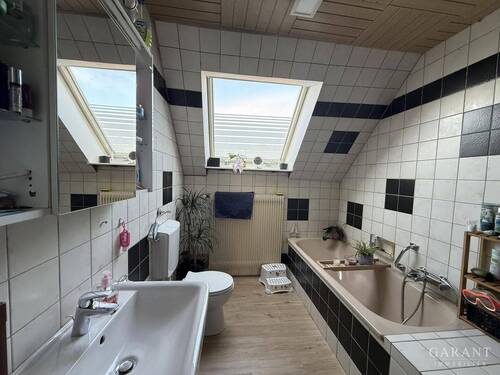 Bad 2 DG - 1 Zimmer Mehrfamilienhaus, Wohnhaus in Trochtelfingen