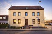 Hausansicht - ZWEIRAUM-EIGENTUMSWOHNUNG MIT KLEINEM INNENHOF