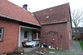 teilüberdachte Terrasse - 7 Zimmer Einfamilienhaus zum Kaufen in Schweringen