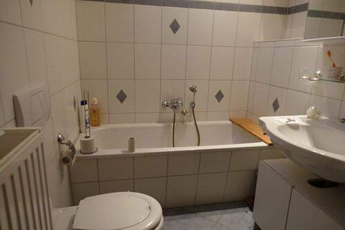 Bad mit Wanne - 