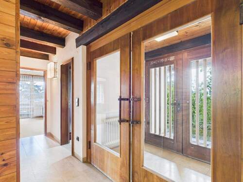 Repräsentativer Eingangsbereich mit Windfang - 