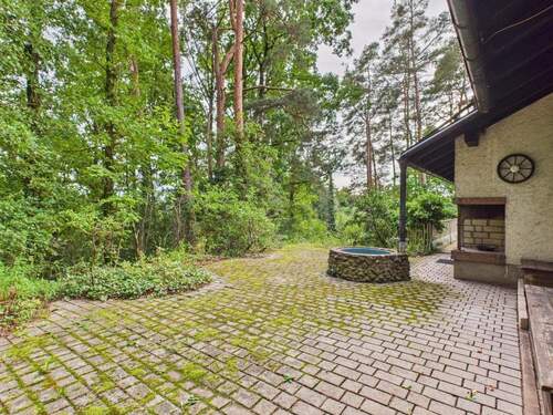 Uneinsehbare Südterrasse mit Außenkamin und eigenem Brunnen - 6 Zimmer Einfamilienhaus in Georgensgmünd