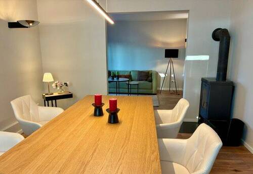 Offener Essbereich mit Kamin - 