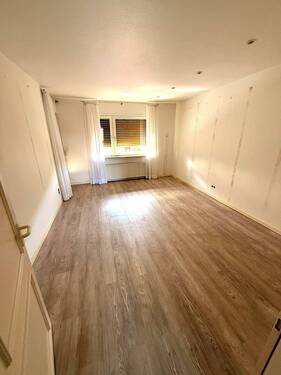 1. OG Schlafzimmer 1 - 