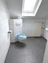 Bad mit Dusche im OG. - 