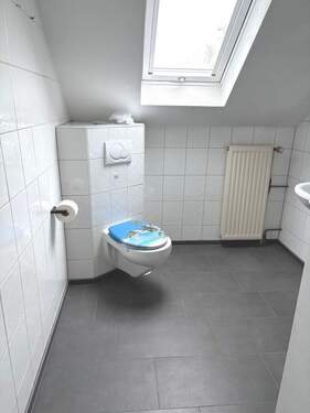 Bad mit Dusche im OG. - 
