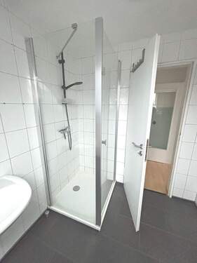 Bad mit Dusche im OG - 