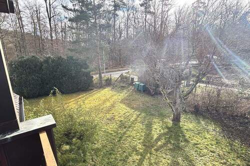 Blick vom Balkon in den Garten - 