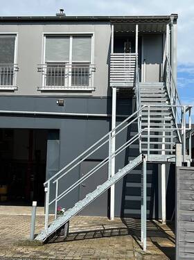 Treppenaufgang Hauptwohnung - 