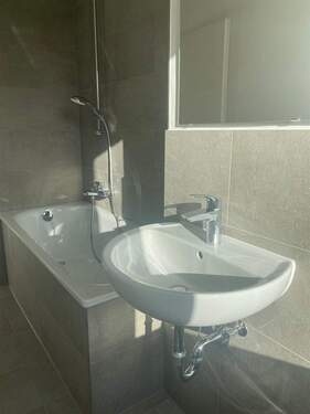 Sanitär - 2 Zimmer Etagenwohnung zur Miete in Markkleeberg